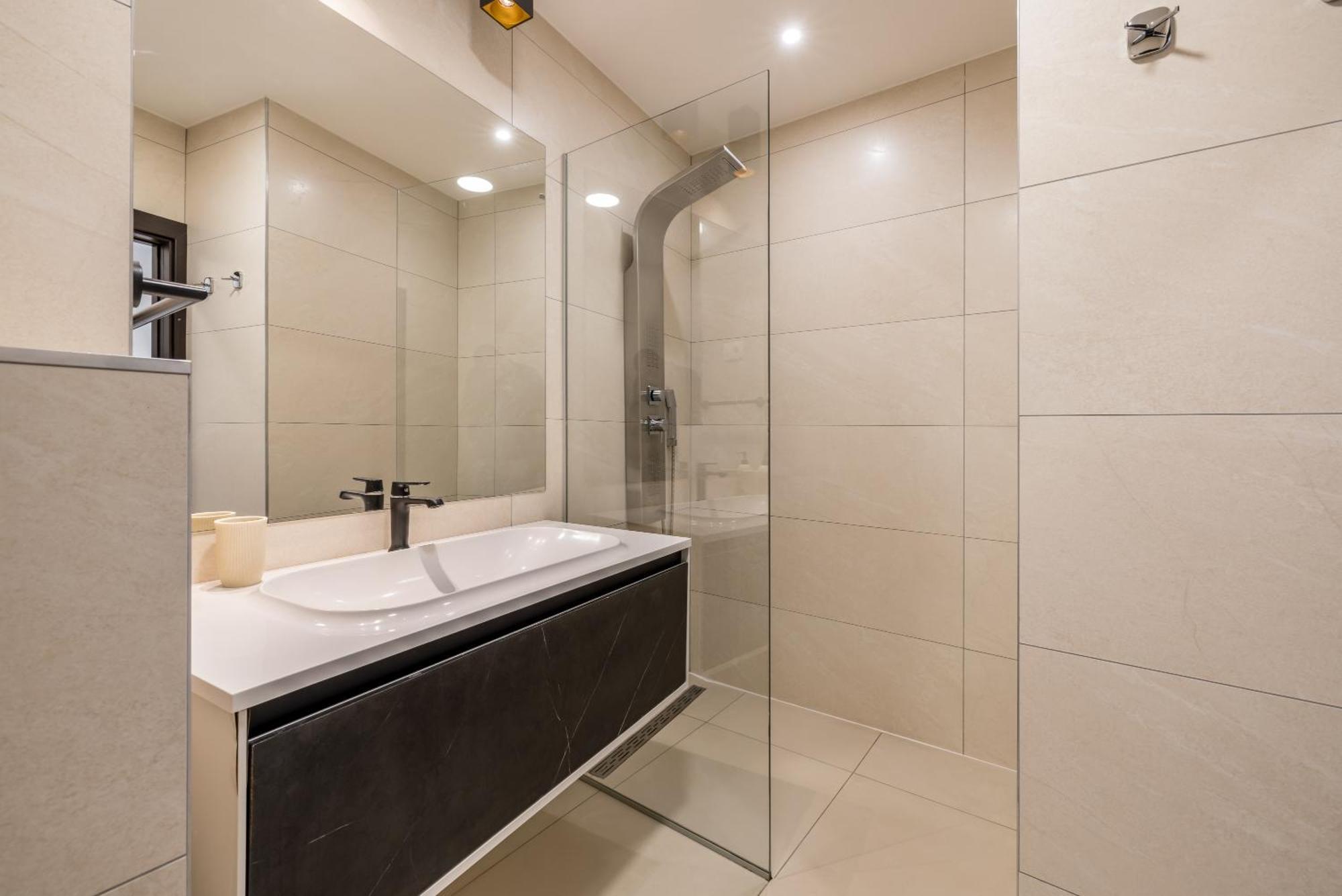 Sea View Luxury Seven Of Nine Penzion 4*