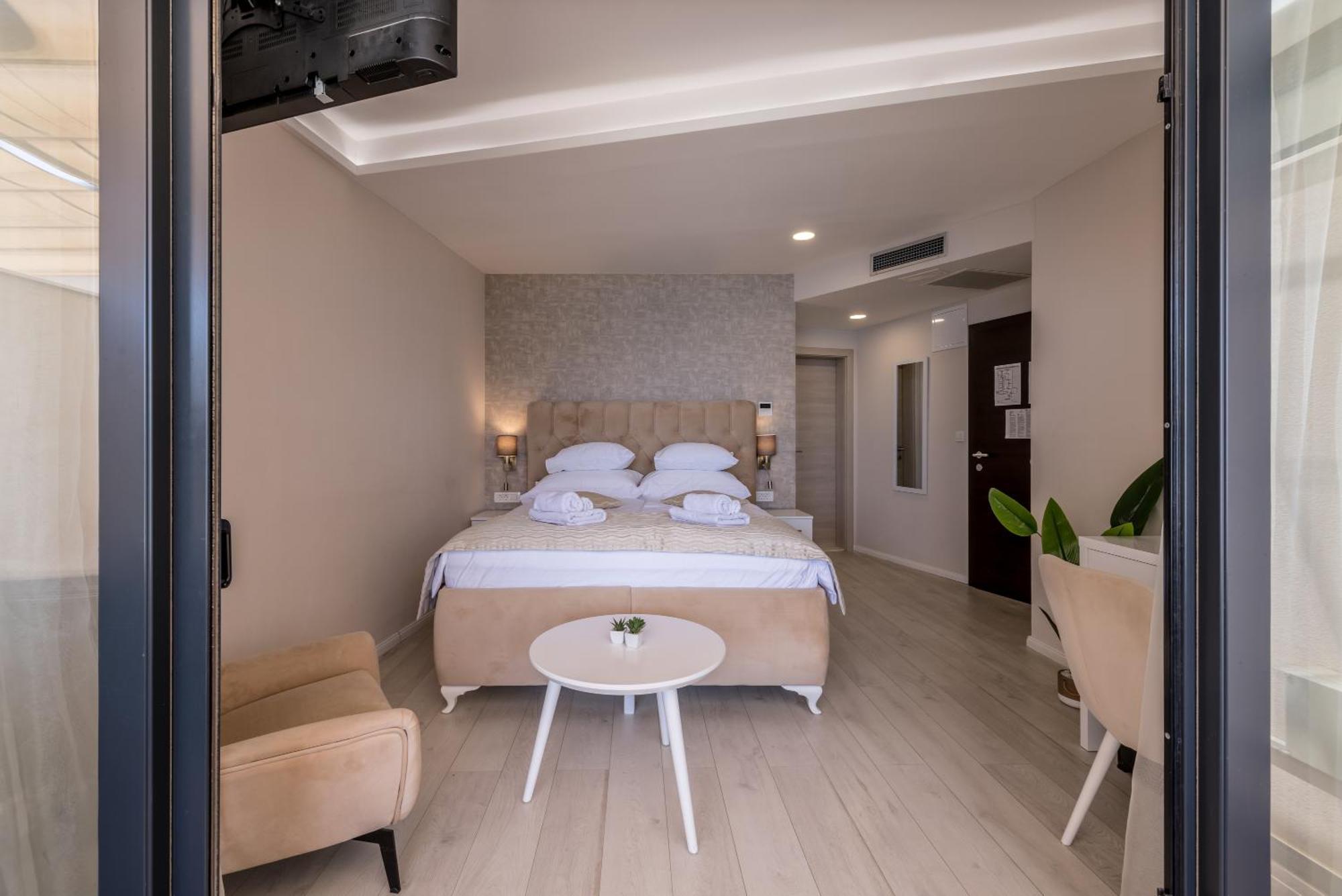 Sea View Luxury Seven Of Nine 4*